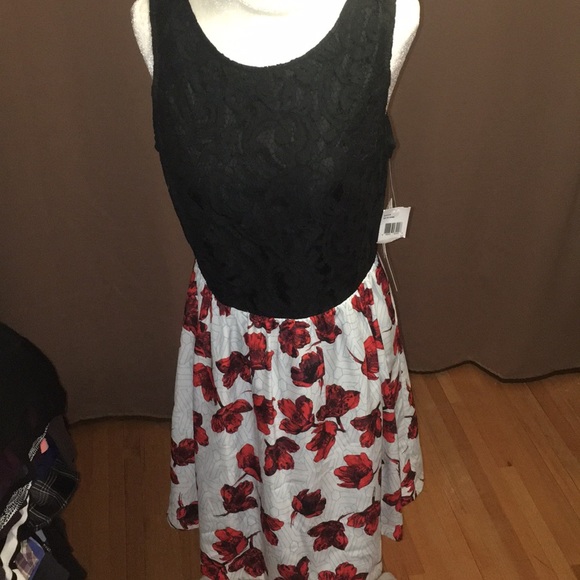 Kensie Dresses & Skirts - NWT Kensie size medium dress